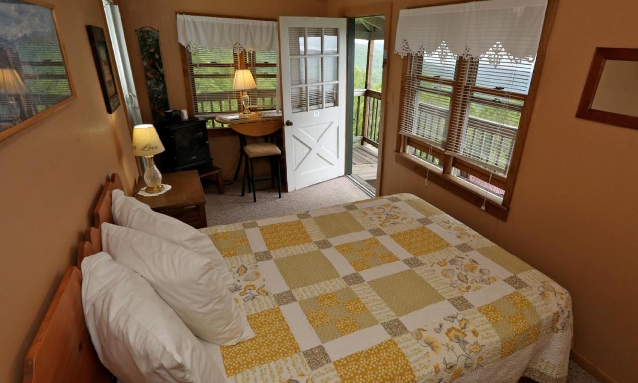 Alpine Inn Little Switzerland Экстерьер фото