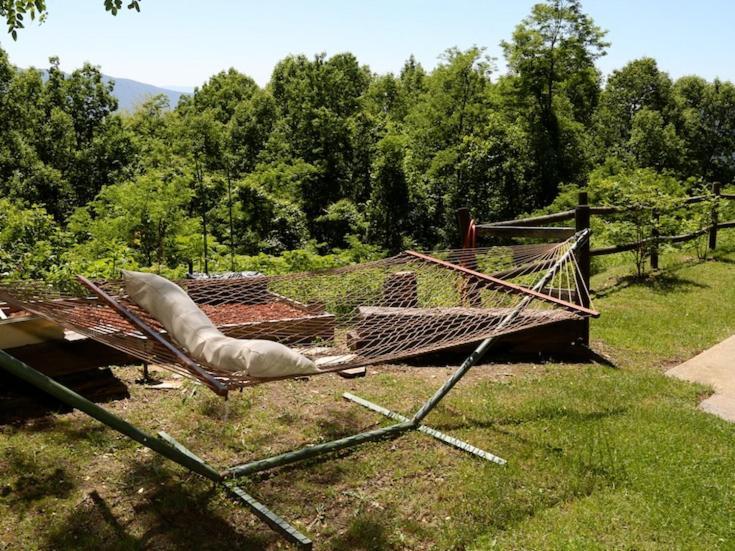 Alpine Inn Little Switzerland Экстерьер фото