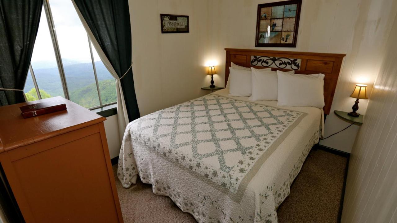 Alpine Inn Little Switzerland Экстерьер фото