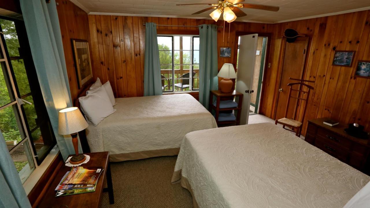 Alpine Inn Little Switzerland Экстерьер фото