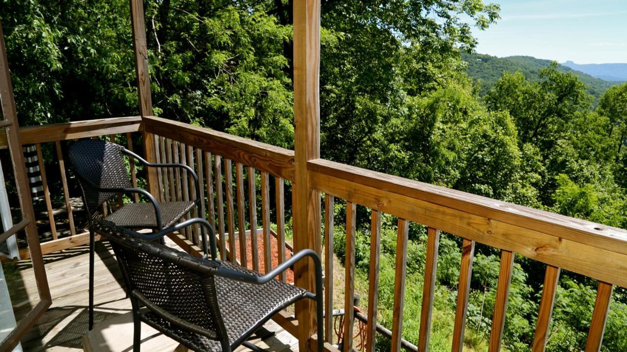 Alpine Inn Little Switzerland Экстерьер фото