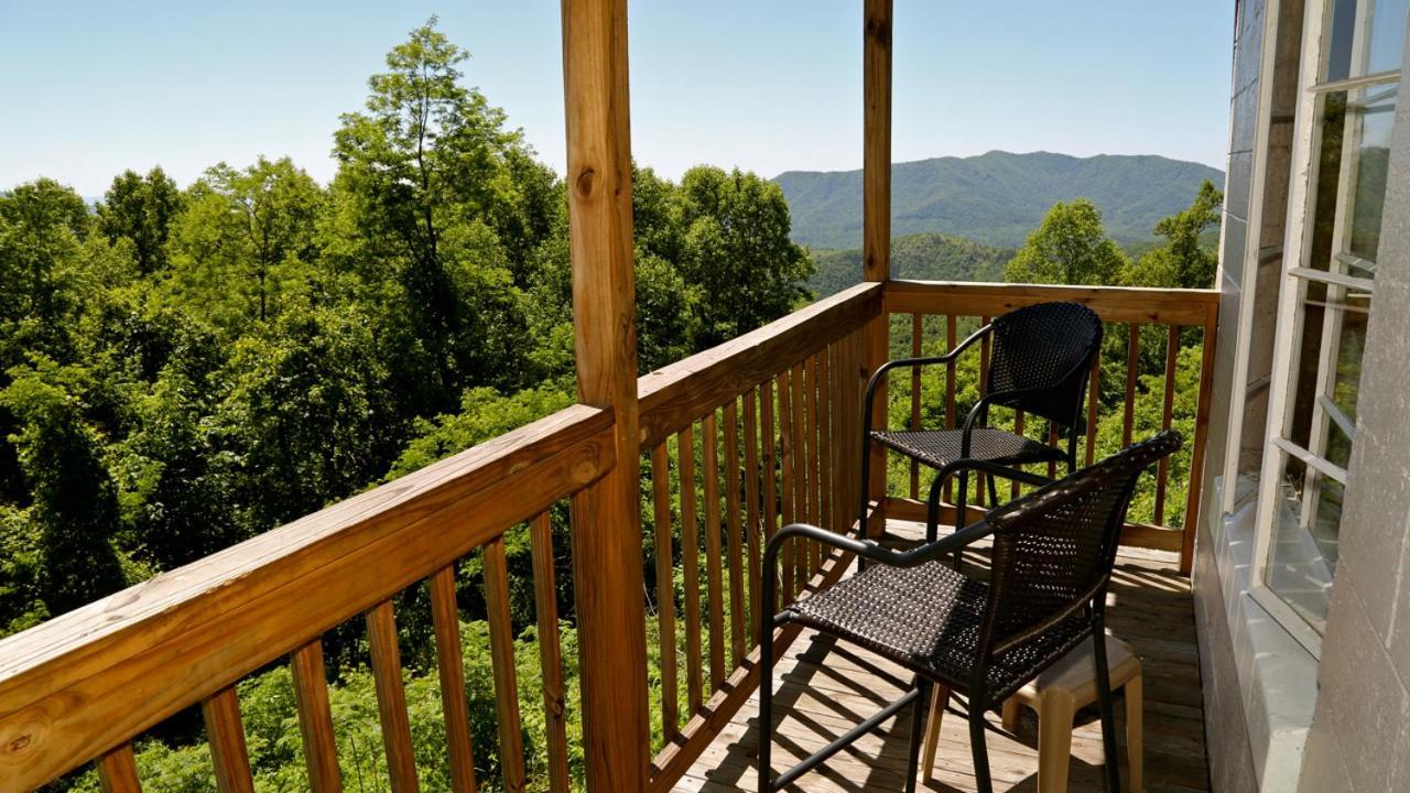 Alpine Inn Little Switzerland Экстерьер фото