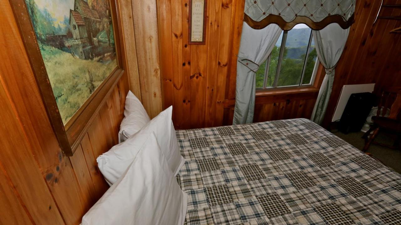 Alpine Inn Little Switzerland Экстерьер фото